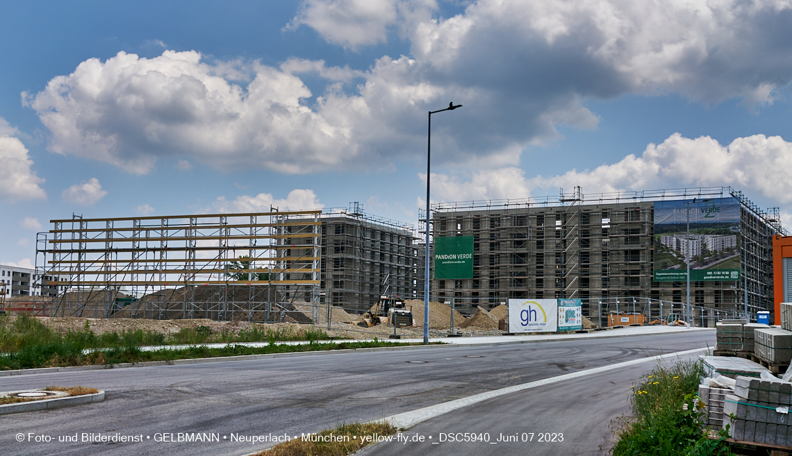 07.06.2023 - Neue Hinweistafeln für das Alexisquartier und Pandion Verde in Neuperlach in München